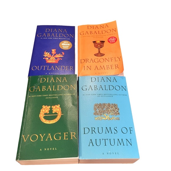 Outlander 4 Boxed Set: Outlander, Dragonfly in Amber, Voyager, Drums of Autumn - Picture 2 of 3